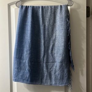 Brand new Bel Cashmere Thin cashmere scarf with fringes in Old Blue